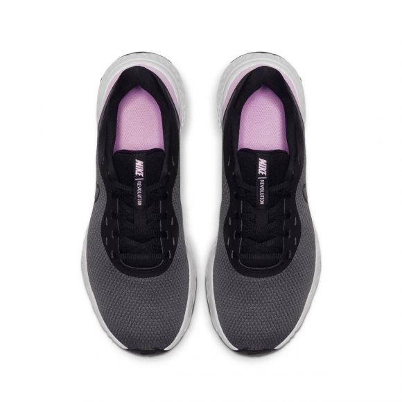 Беговые женские кроссовки Nike Revolution 5