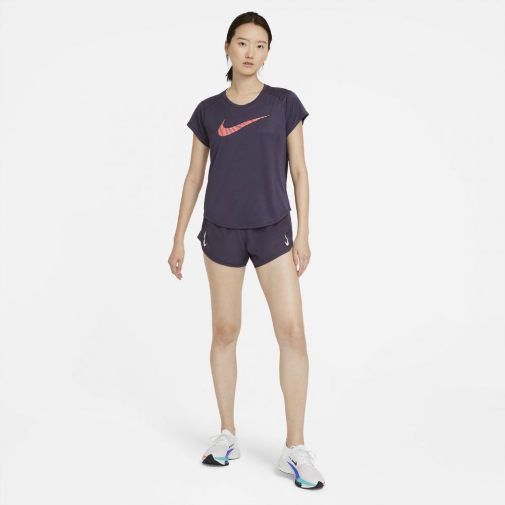 Спортивная женская футболка Nike Run Icon Clash