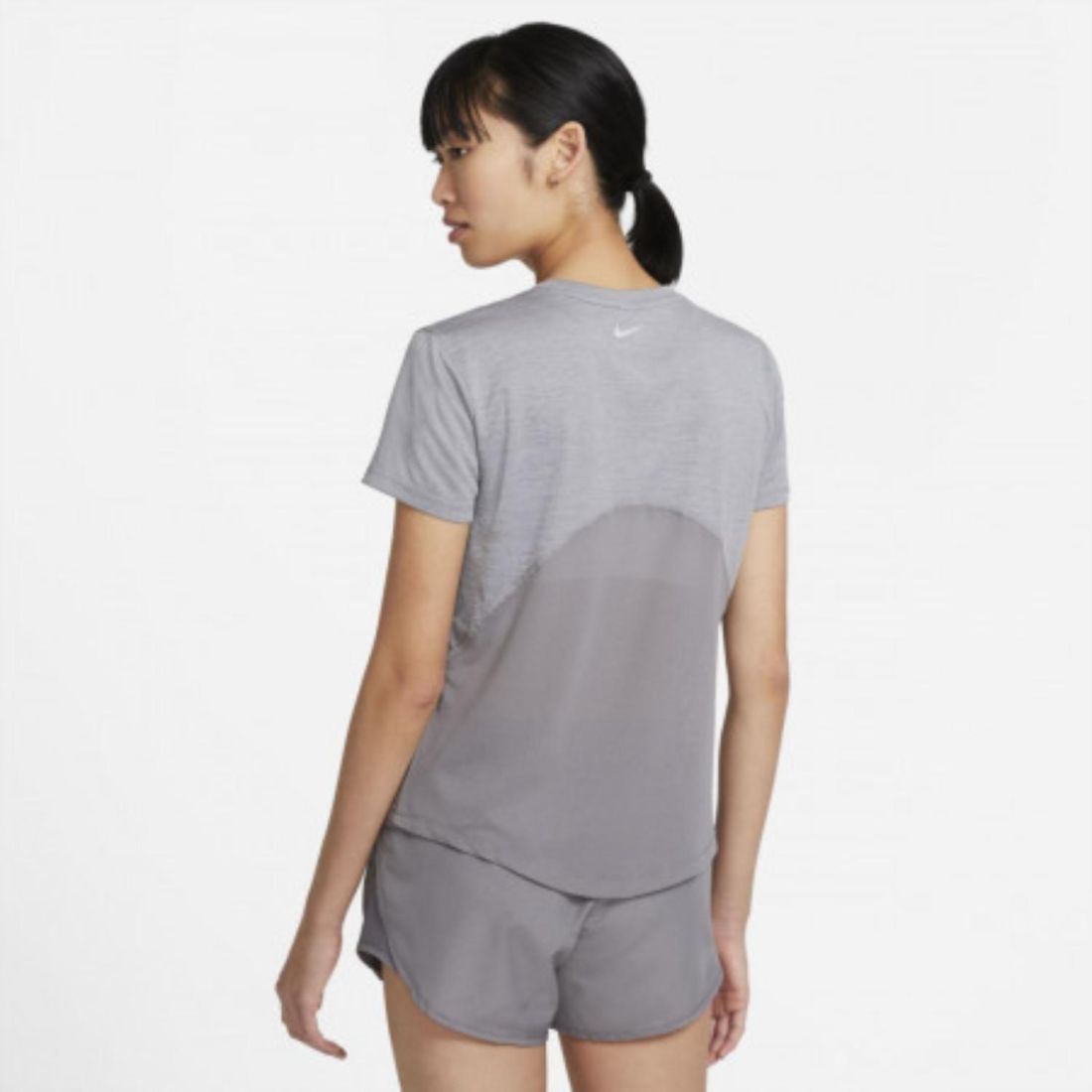 Стильная женская футболка Nike Miler
