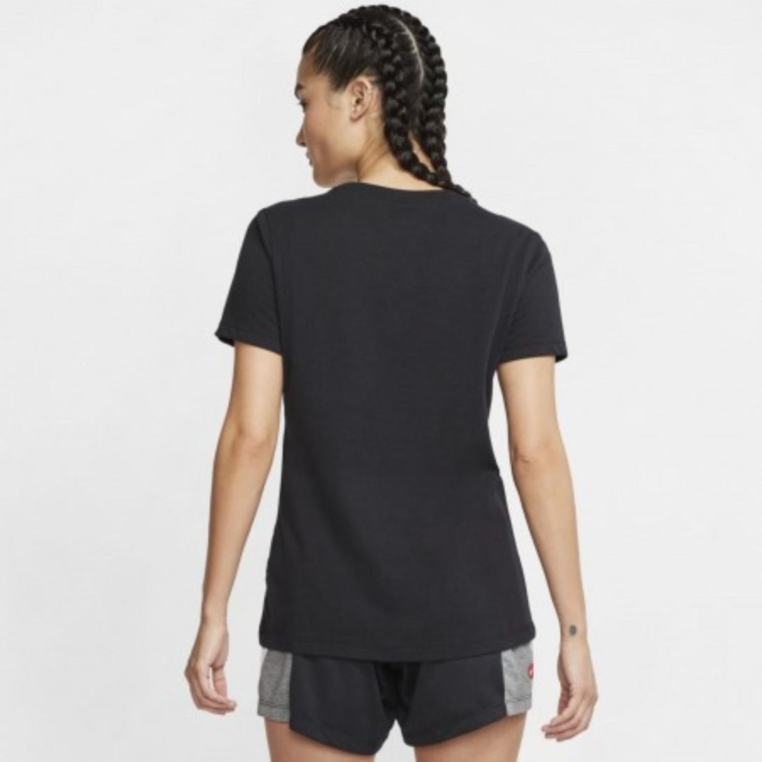 Спортивная женская футболка Nike Dri-FIT