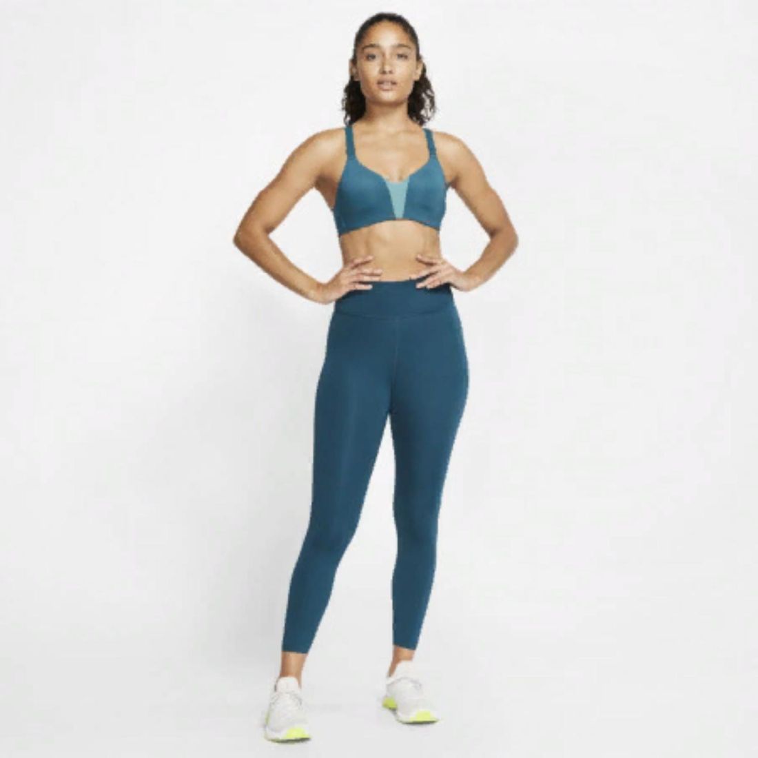Стильный женский топ Nike Rival Sports Bra