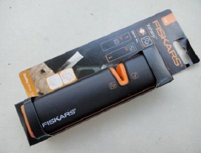 Fiskars - Компактная точилка для топоров и ножей Xsharp