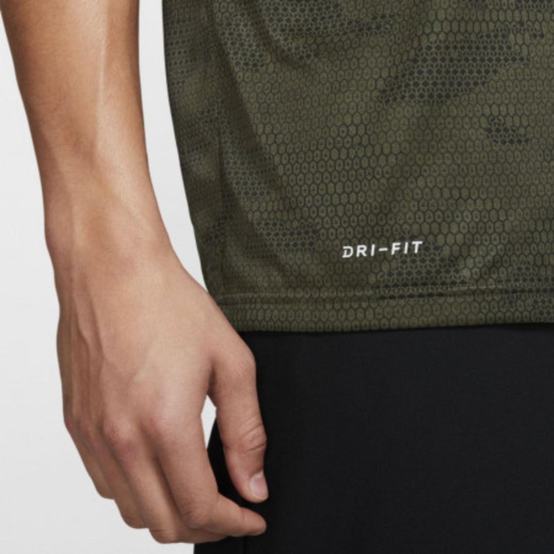 Комфортная мужская футболка Nike Dri-FIT Legend